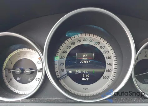 2013 Mercedes-Benz C 250 Luxury/Sport z USA, uszkodzony, nr VIN WDDGF4HB5DR269127